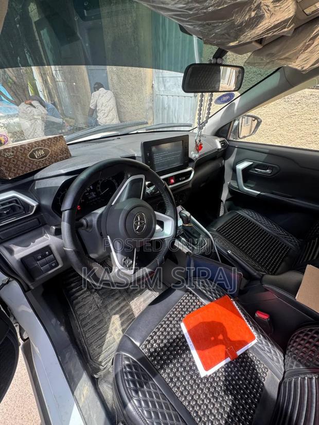 Toyota Raize 1.0 AWD 2022 White