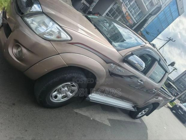 Toyota Hilux 2011 Gold