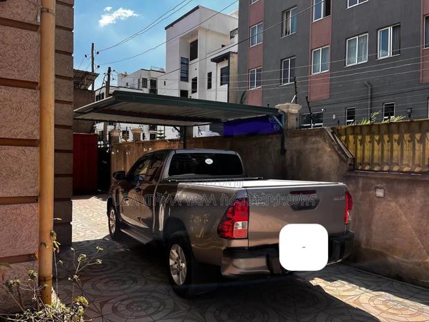 Toyota Hilux 2020 Gold