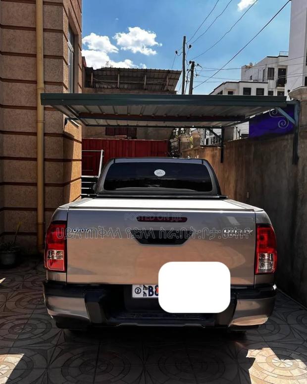 Toyota Hilux 2020 Gold