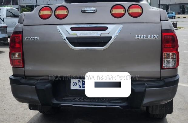 Toyota Hilux 2020 Pearl