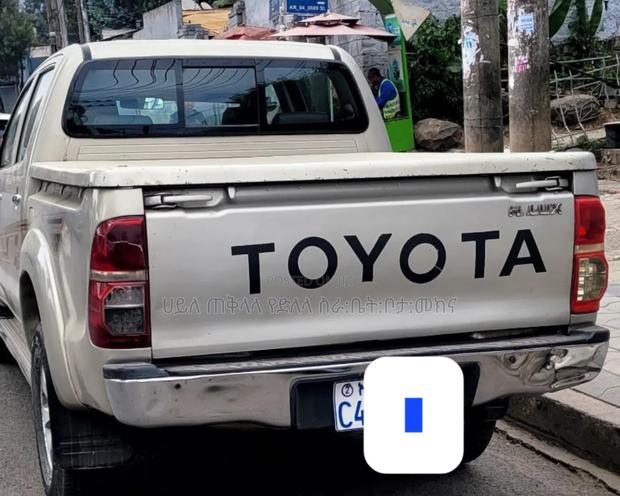 Toyota Hilux 2014 Gold