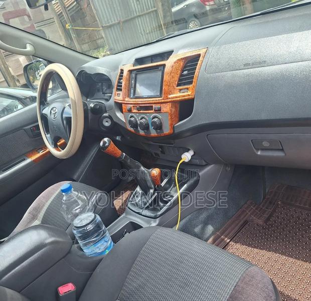 Toyota Hilux 2013 Gray