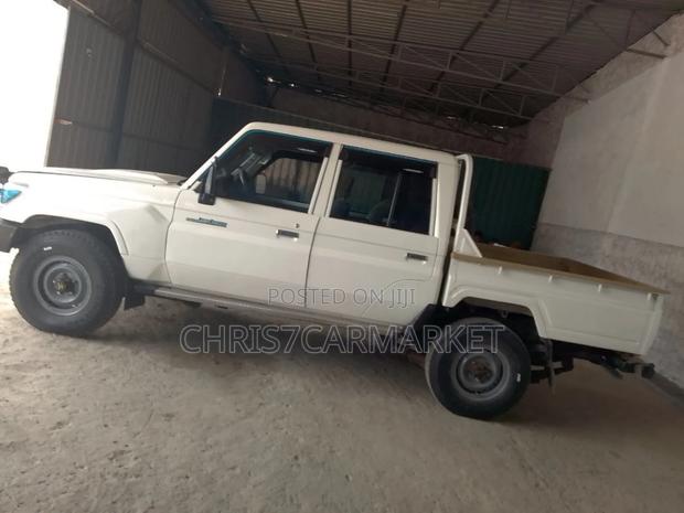 Toyota Land Cruiser 2018 White