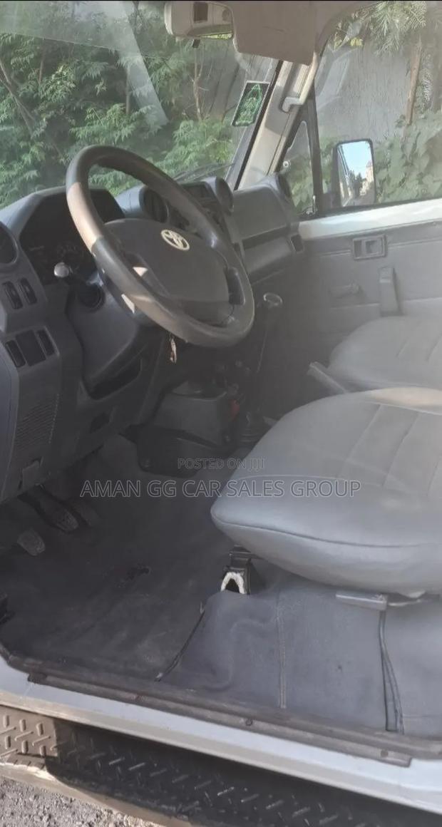Toyota Land Cruiser 2012 White