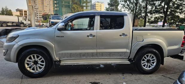 Toyota Hilux 2013 Silver