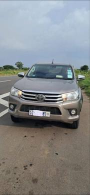 Toyota Hilux 2018 Gold for sale