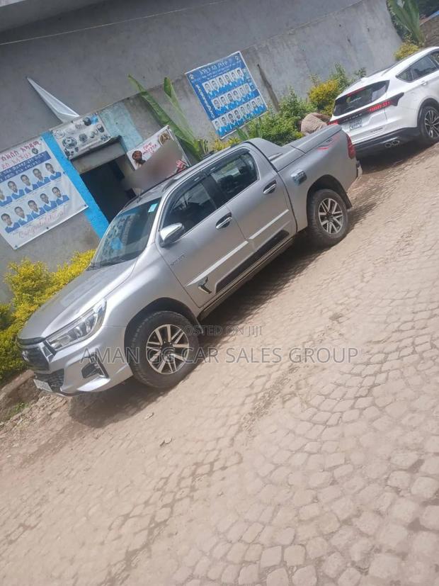 Toyota Hilux 2019 Silver