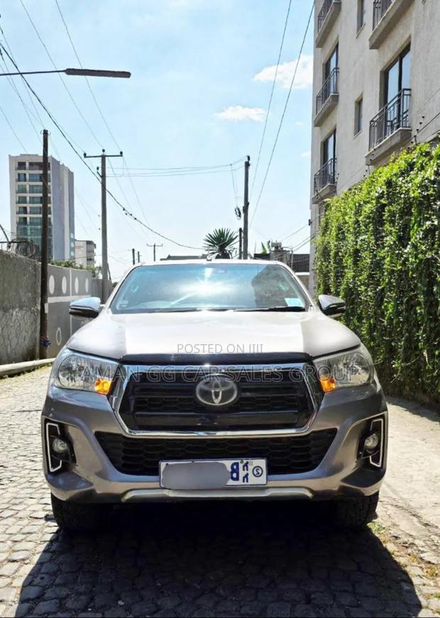 Toyota Hilux 2020 Silver