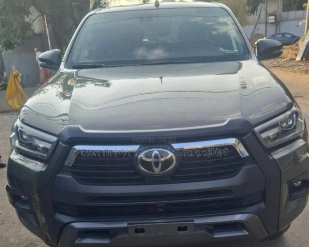 Toyota Hilux 2023 Teal