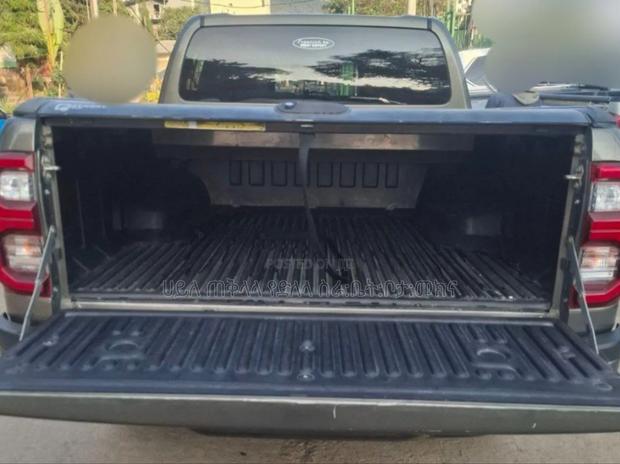 Toyota Hilux 2023 Teal