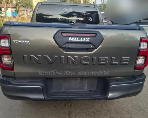 Toyota Hilux 2023 Teal