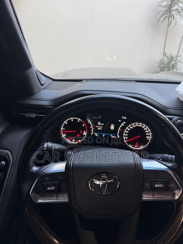 Toyota Land Cruiser LC300 2023 Black