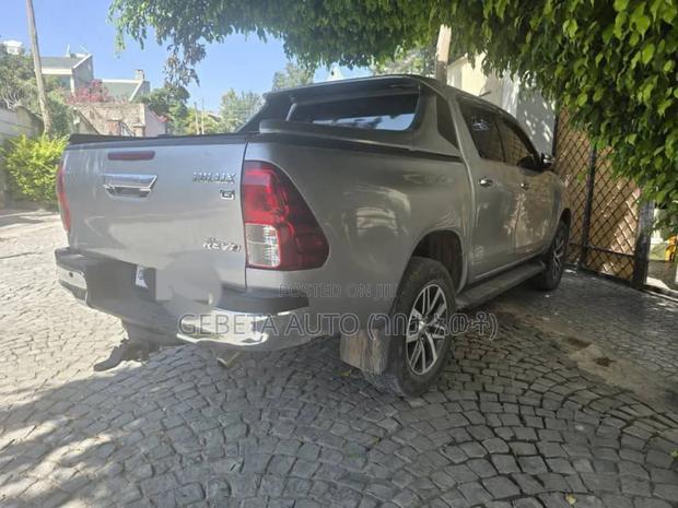 Toyota Hilux Revo Double Cab Deisel 2.4 RWD 2017 Silver