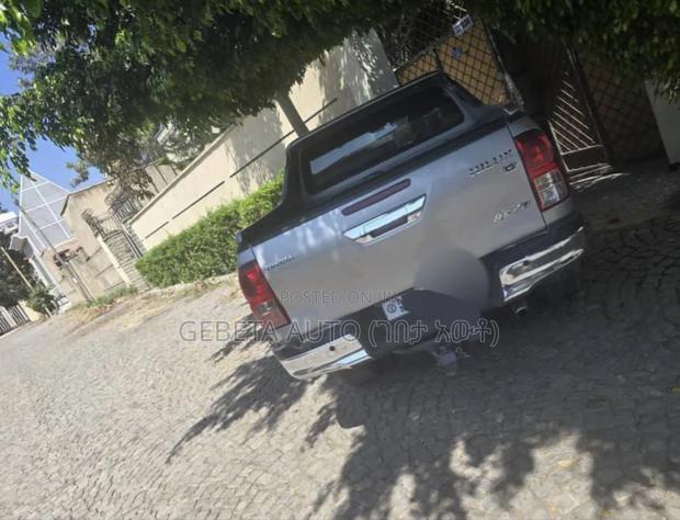 Toyota Hilux Revo Double Cab Deisel 2.4 RWD 2017 Silver