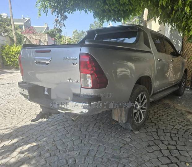 Toyota Hilux Revo Double Cab Deisel 2.4 RWD 2017 Silver