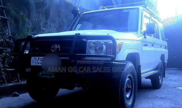 Toyota Land Cruiser 2016 White