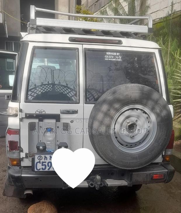 Toyota Land Cruiser 2016 White