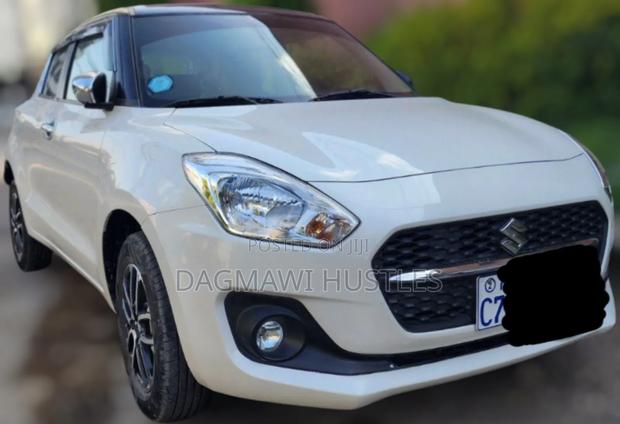 Suzuki Swift 2023 Off white