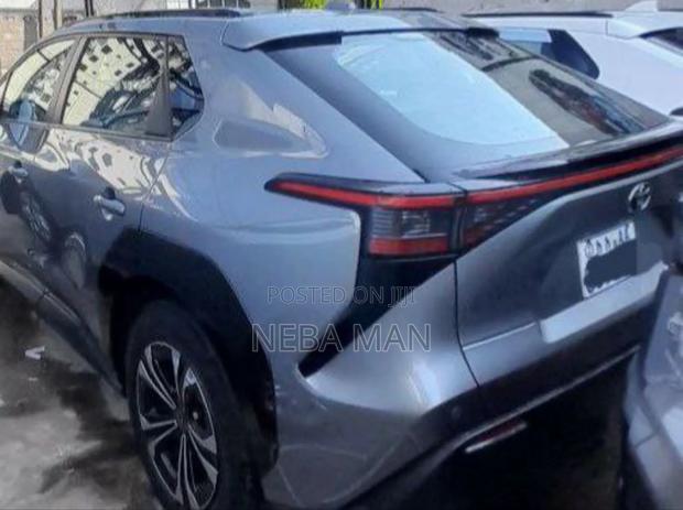 Toyota bZ4X 71.4 kWh AWD 2023 Gray