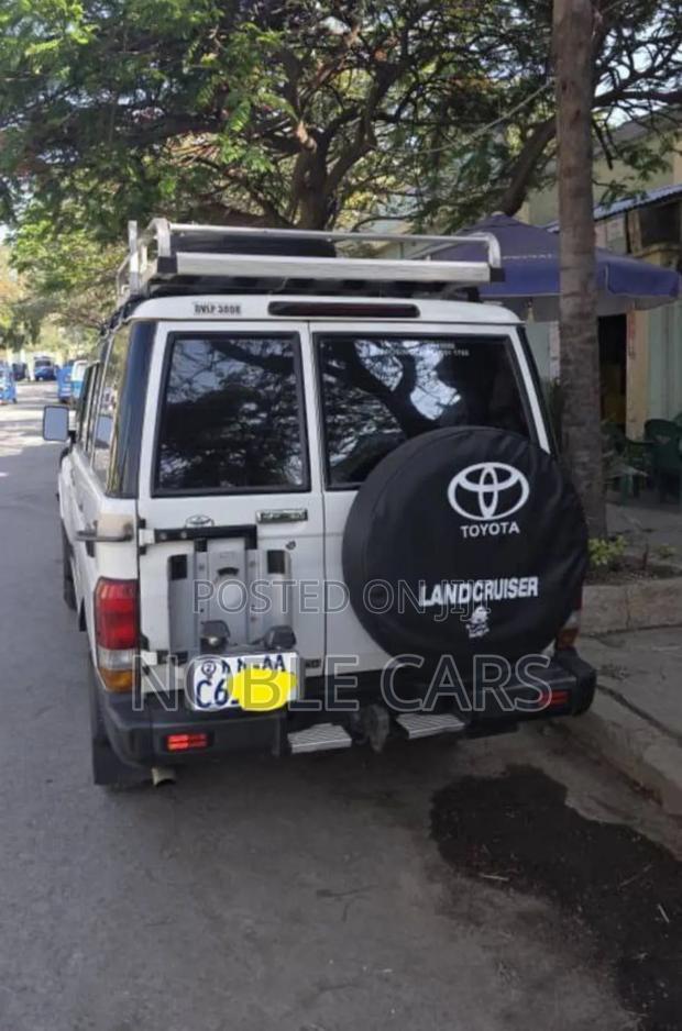 Toyota Land Cruiser 2018 White