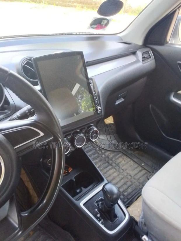 Suzuki Swift 2022 Ivory
