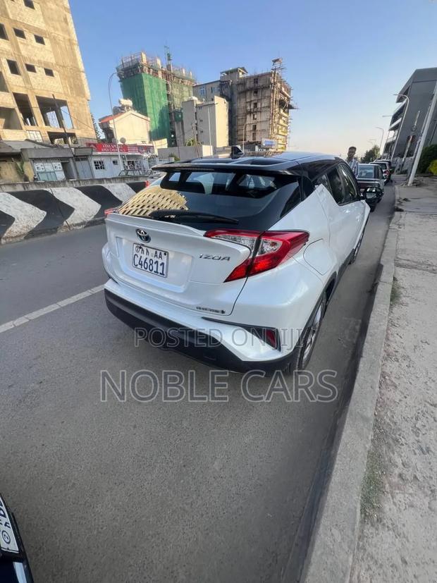 Toyota C-HR 2023 Ivory