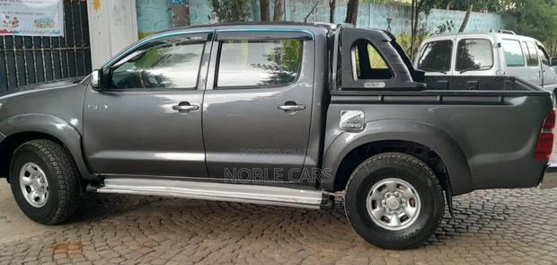 Toyota Hilux 2013 Gray
