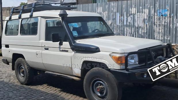 Toyota Land Cruiser 2016 White
