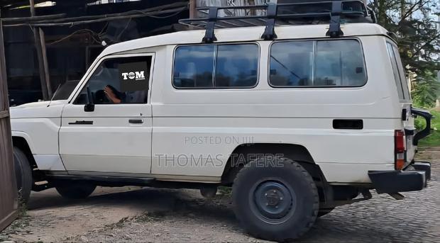 Toyota Land Cruiser 2016 White