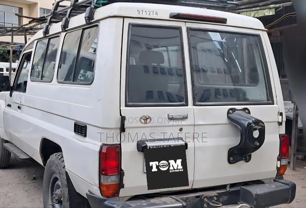 Toyota Land Cruiser 2016 White