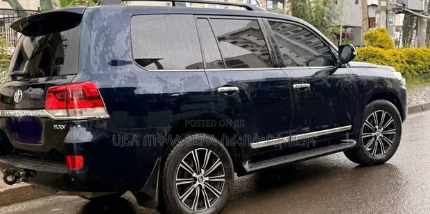 Toyota Land Cruiser 2017 Matt Black