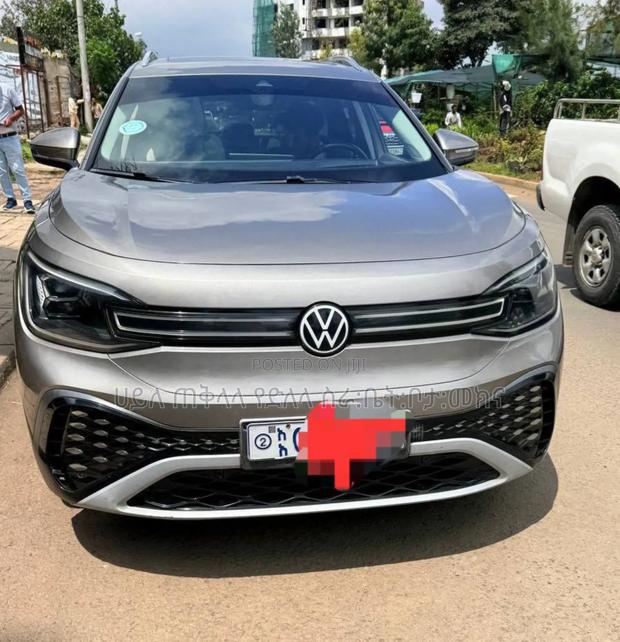 Volkswagen ID.6 2024 Gold