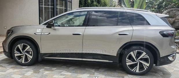 Volkswagen ID.6 2024 Gold