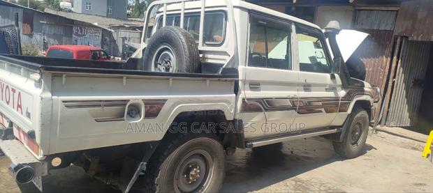 Toyota Land Cruiser 2017 White