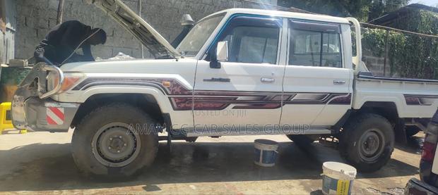 Toyota Land Cruiser 2017 White