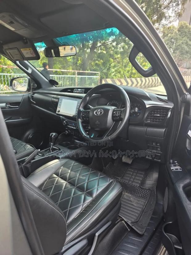 Toyota Hilux 2021 Green
