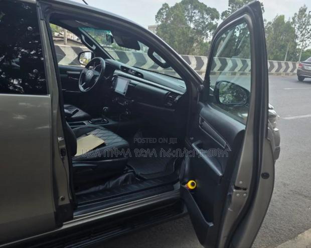Toyota Hilux 2021 Green