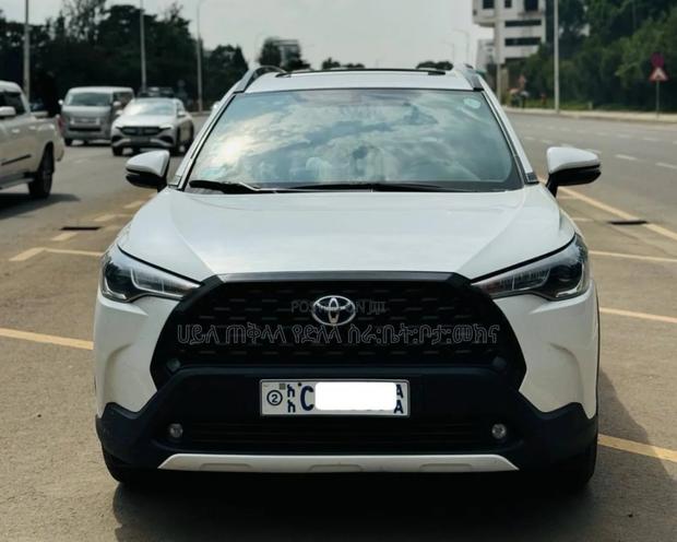 Toyota Corolla Cross Hybrid 2024 White