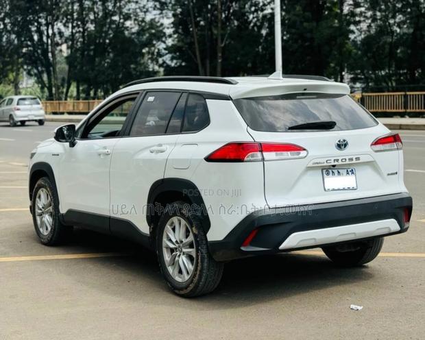Toyota Corolla Cross Hybrid 2024 White
