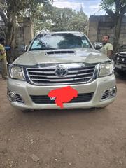 Toyota Hilux 3.0 D-4D 4x4 2015 Gold for sale