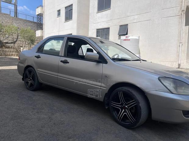 Mitsubishi Lancer 2009 Beige