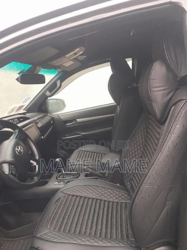 Toyota Hilux 2021 Gray
