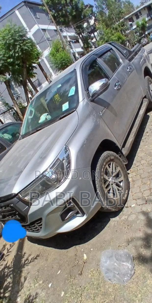 Toyota Hilux 2020 Silver