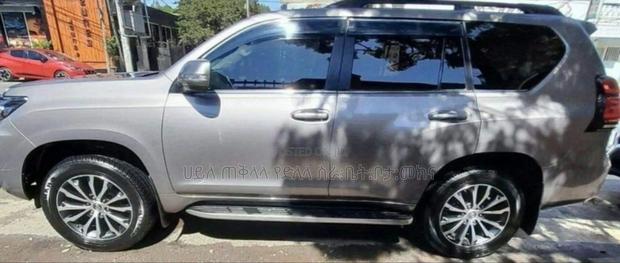 Toyota Land Cruiser Prado 2023 Pink