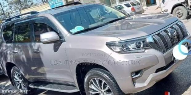 Toyota Land Cruiser Prado 2023 Pink