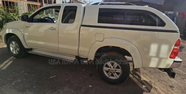 Toyota Hilux 2012 Ivory
