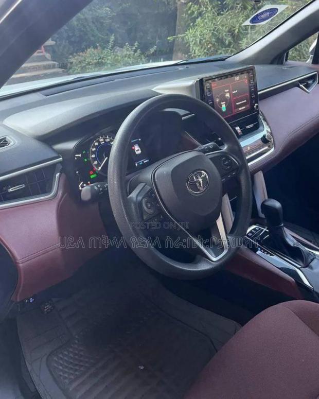 Toyota Corolla Cross Hybrid 2023 White