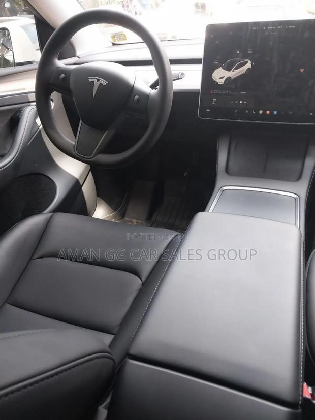 Tesla Model Y 2022 White