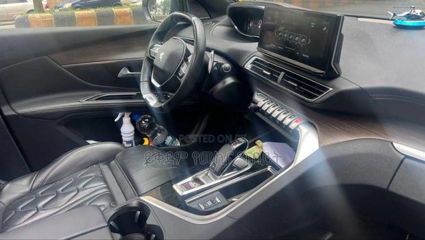 Peugeot 5008 2022 White